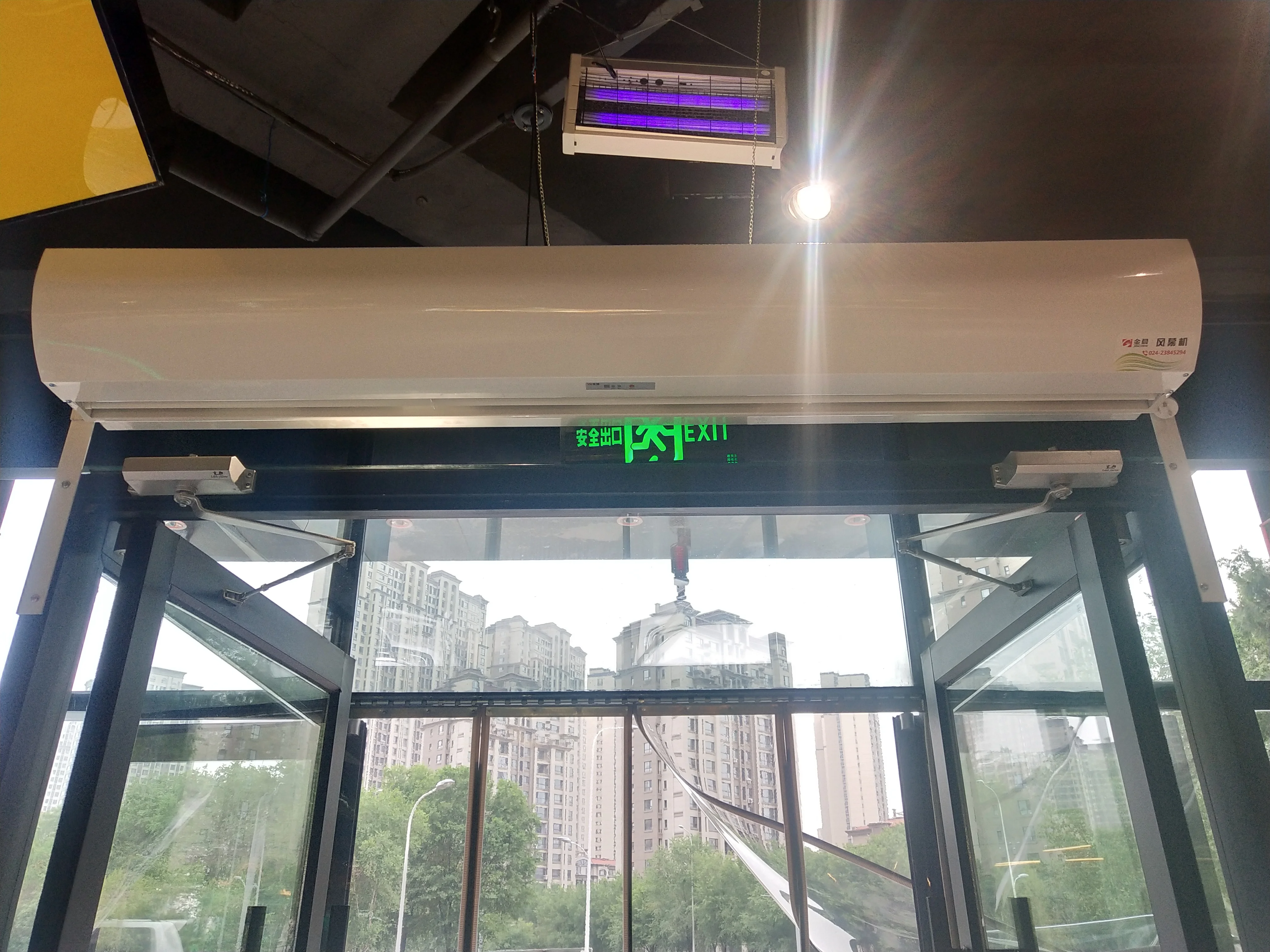 OEM Air Curtain Machine with Remote Control Suitable for Hotels Bank Supermarket Shopping Mall