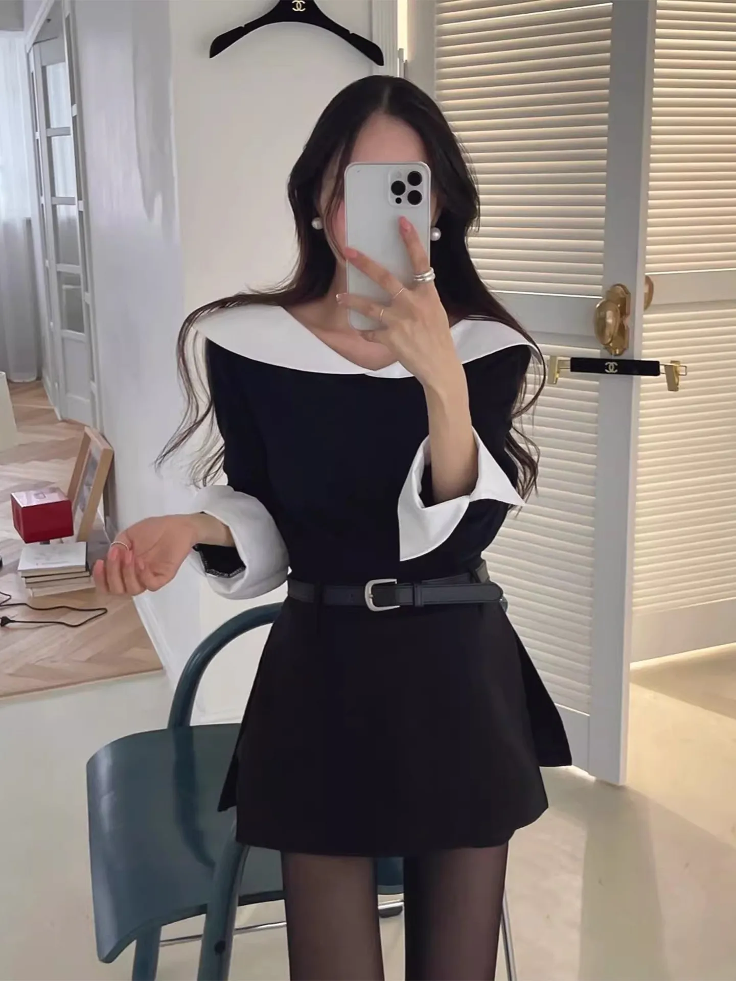 

Gagarich Contrasting Color Splicing Ruffle Edge Fake Two-piece Shirt Women Spring Elegant Temperament Versatile Long Sleeved Top