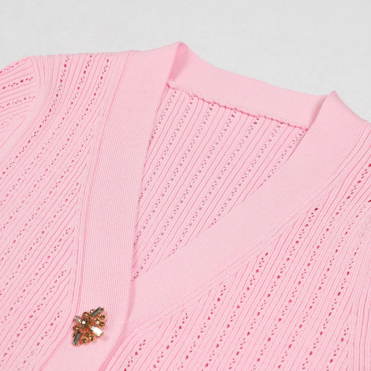 夏の新しい女性のファッショナブルな気質通勤クラシック高品質痩身 V ネック半袖 Tシャツニットトップ