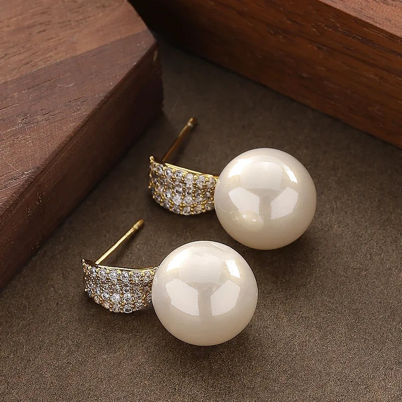 

Korean version of ultra-fairy, exquisite and fashionable resort-style high-bright pearl earrings, light luxury commuting earring