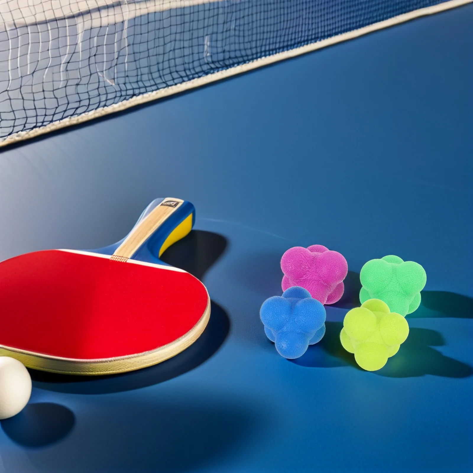 Le palline da allenamento esagonali da 4 pezzi migliorano la coordinazione Handeye Velocità di reazione Compatibilità multisport Appassionati di fitness