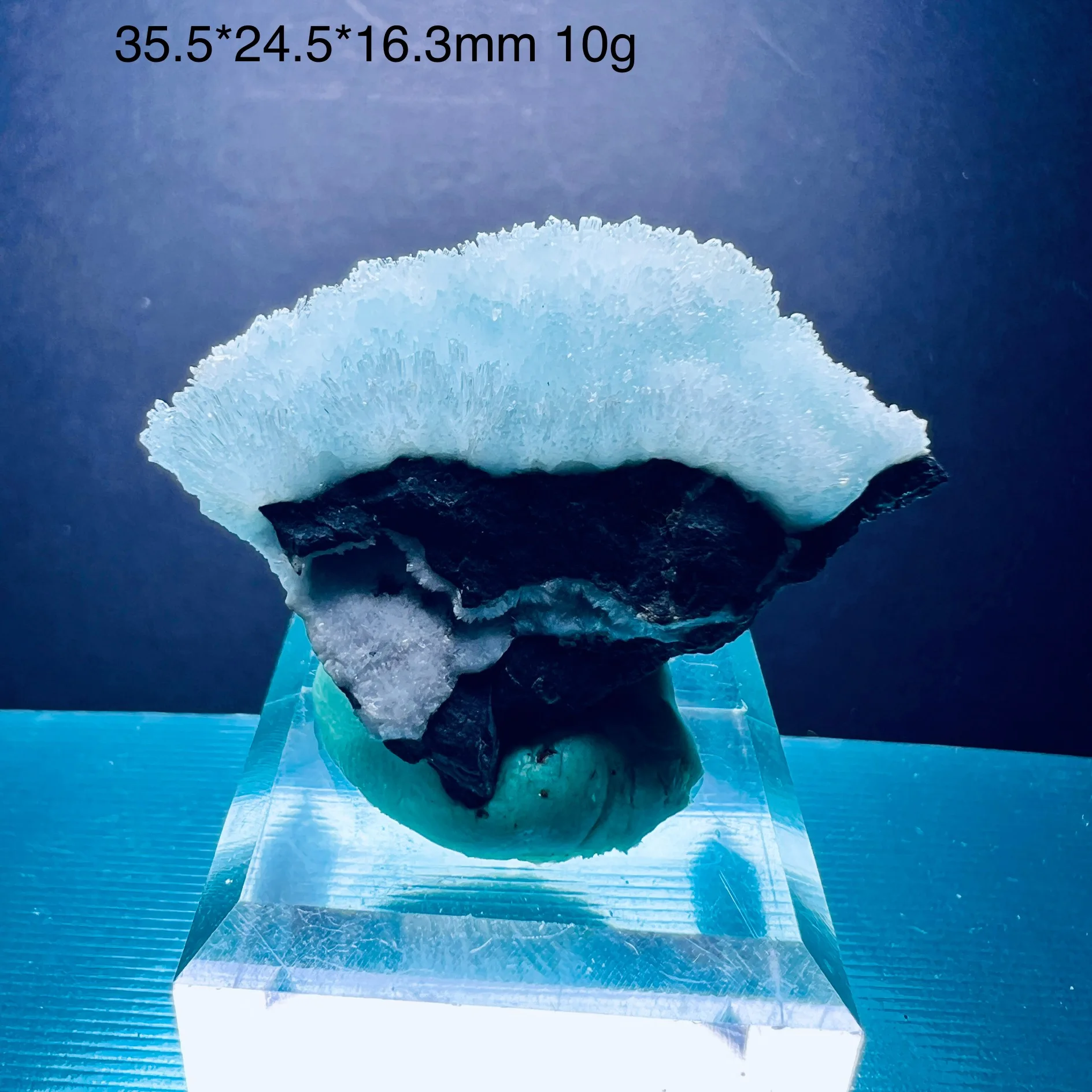 

Natural mineral blue calcite crystal specimen, raw stone, collection stone, decorative stone, science popularization.