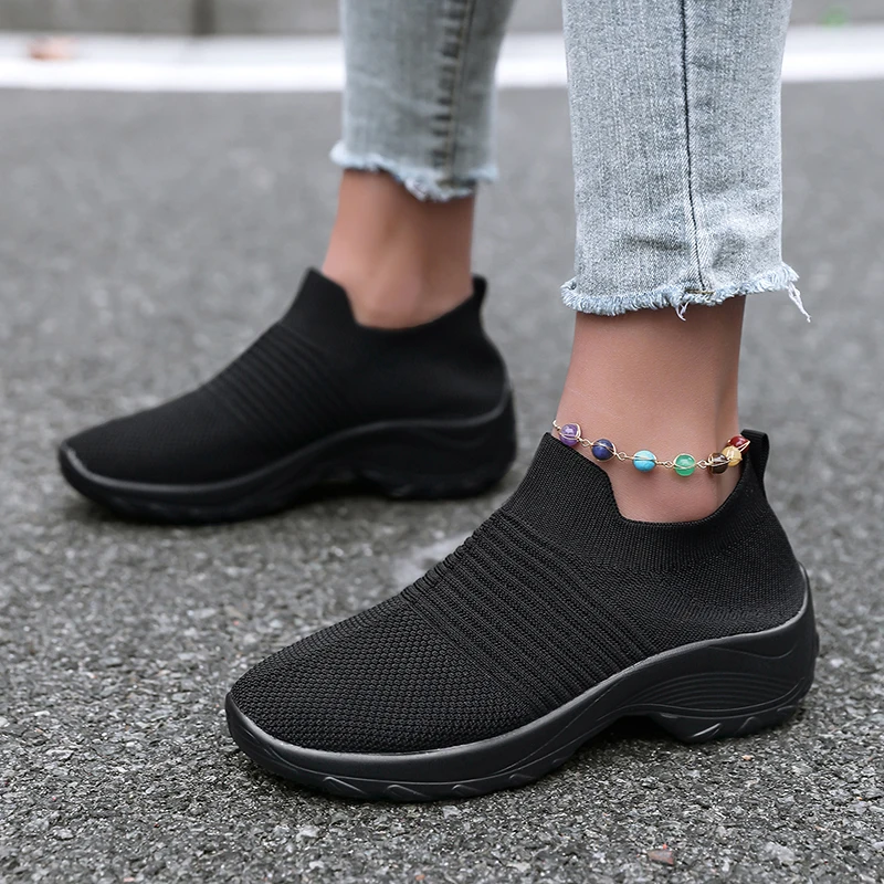 Tênis de corrida casual feminino novo todo preto malha respirável sapatos esportivos confortáveis e antiderrapantes sapatos esportivos ao ar livre