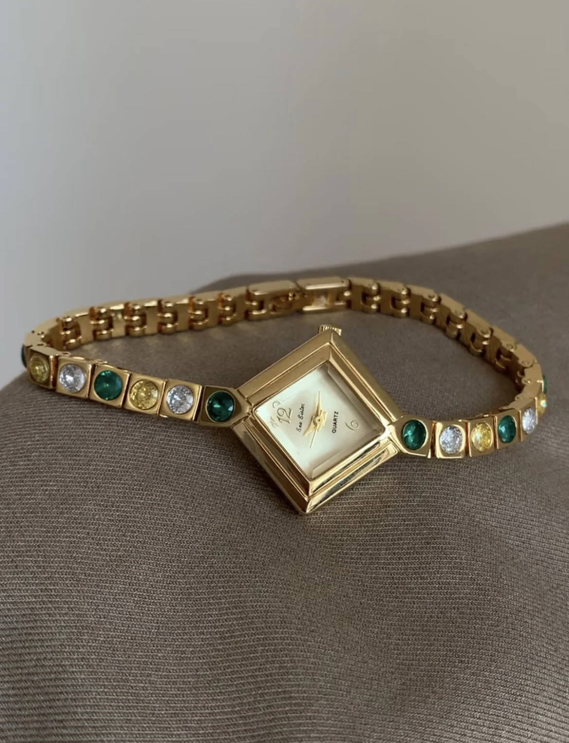 

New bracelet gold green zircon watch exquisite fashion design diamond small dial gentleman chain gift for girlfriend