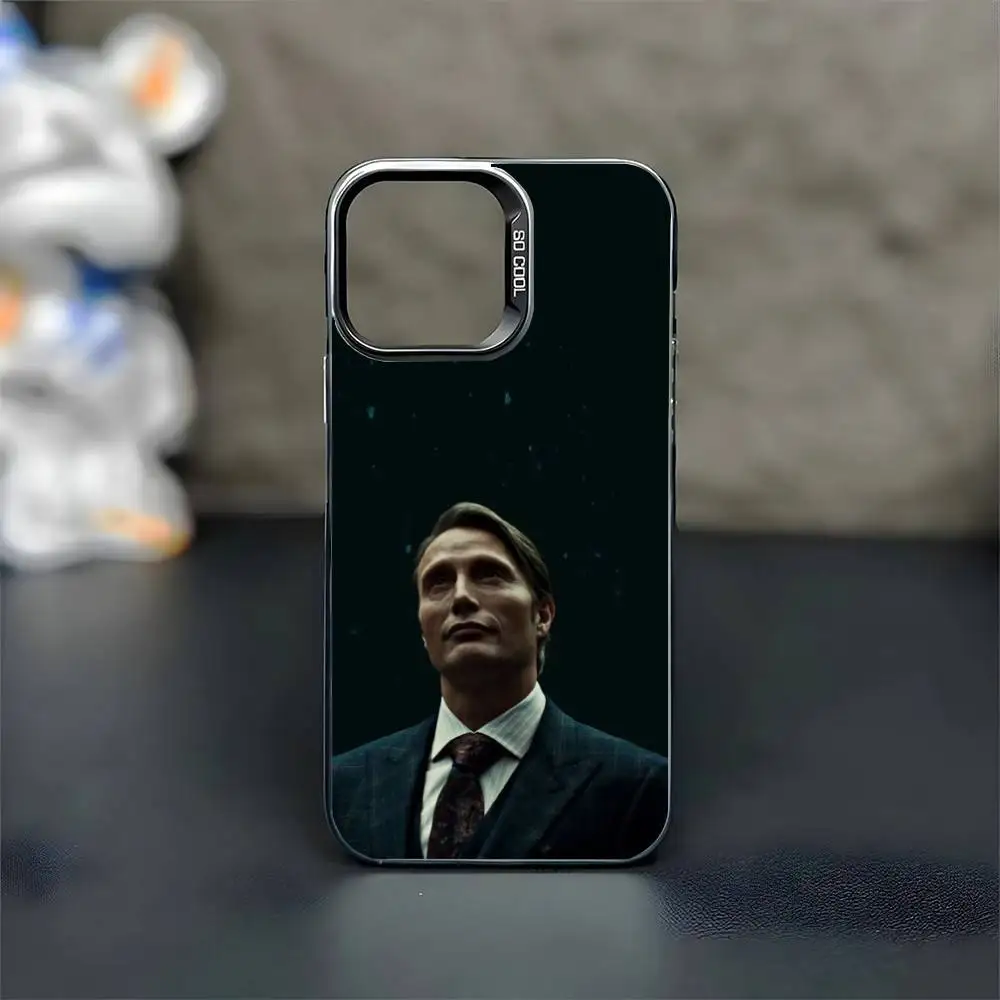 حافظة هاتف TV H-Hannibal لهاتف iPhone 16,15,14,13,12,11,Mini,Pro,MAX غطاء أسود غير لامع مقاوم للصدمات