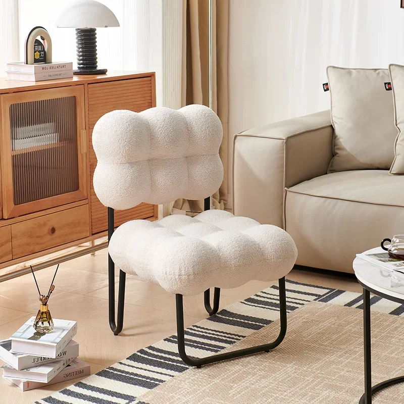 Kursi sofa untuk perempuan, kursi rias kamar tidur bergaya mewah ringan, bangku rias selebgram, kursi krim untuk ruang ganti, desain kreatif.