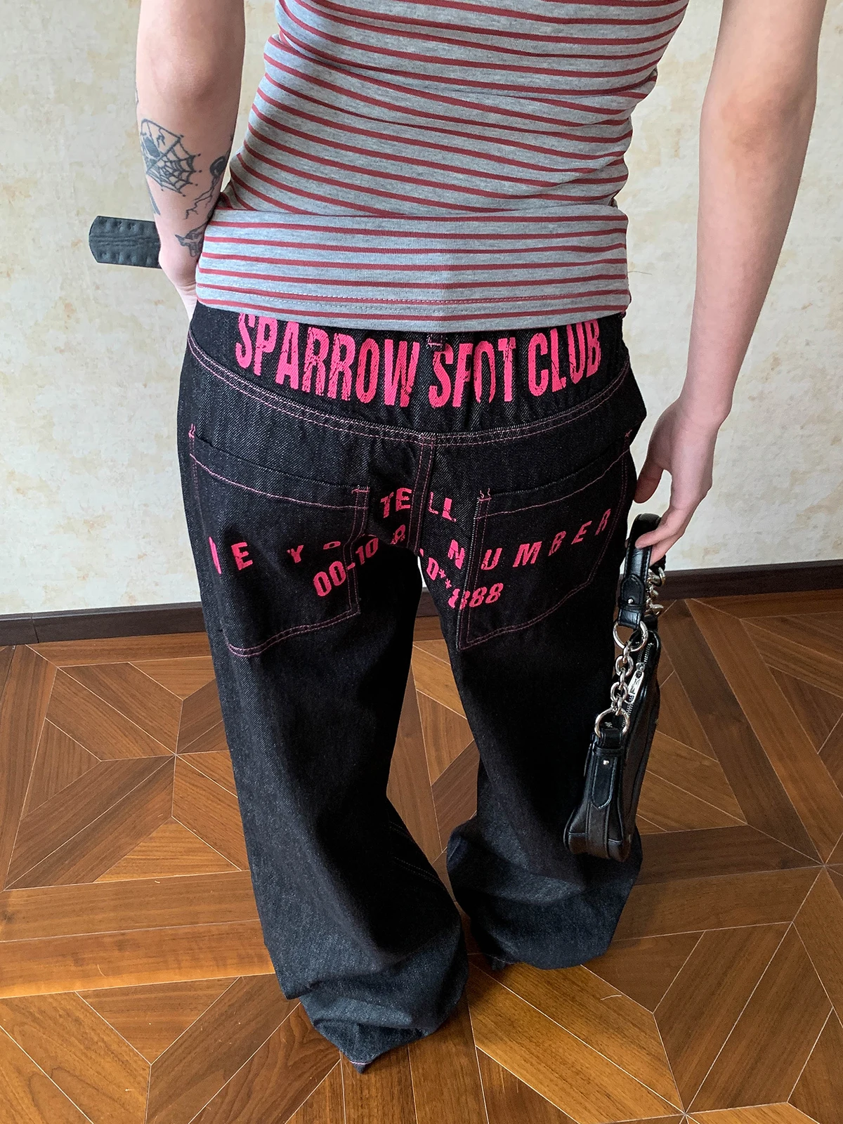 

Aket American Retro Letter Print Casual Straight Leg Jeans Women Sexy Loose Wide Leg Pants Comfortable Wear All Seasons