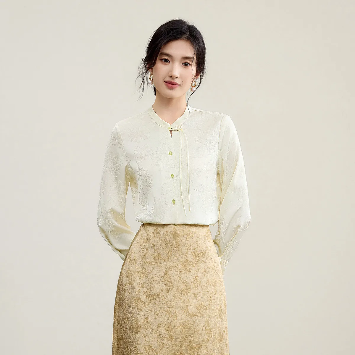 

Женская блузка SENTUBILA в новом китайском стиле, весна 2026, ретро, простая, из атласного жаккарда, с длинным рукавом, топы для женщин 161CA6880X