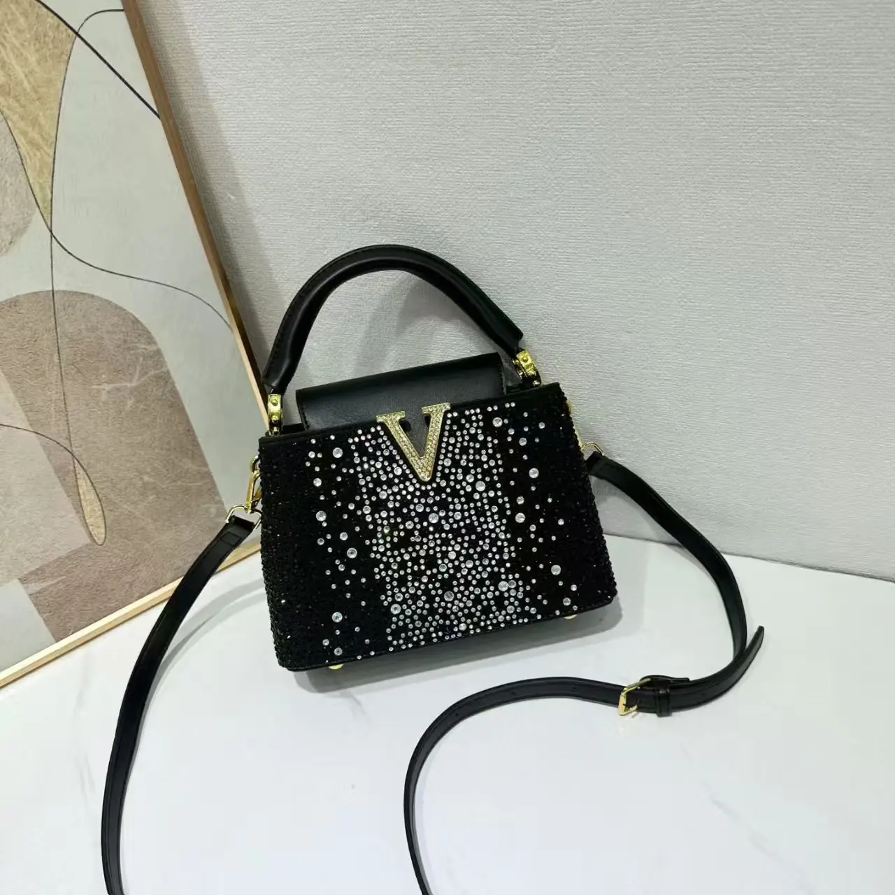 

Luxury Crystal-Embellished Bucket Handbags for Women Elegant & Stylish Designer Totes | Premium Leather-Trimmed Shoulder Bags