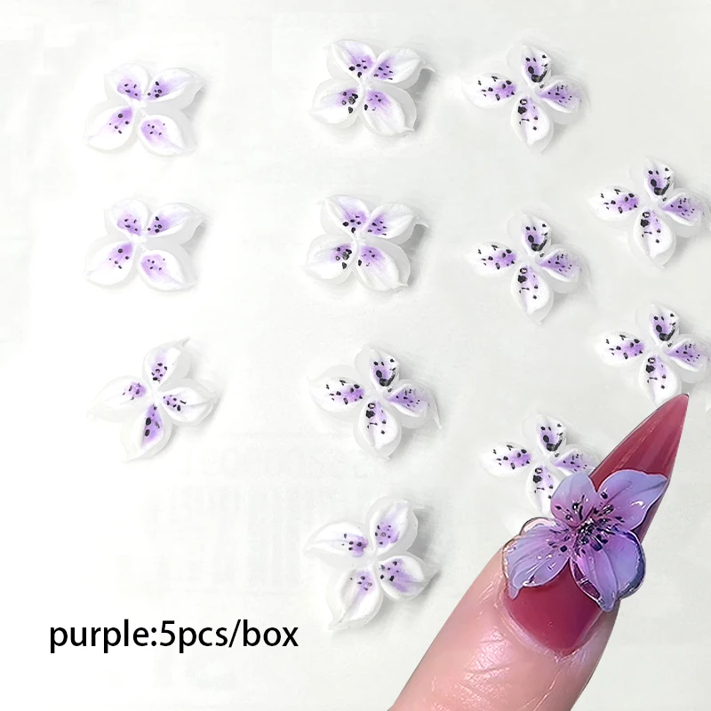 Paarse handgemaakte acryl bloem nail art charmes vlinderbloemblaadje met parelsteentjes kristal gesneden DIY manicure