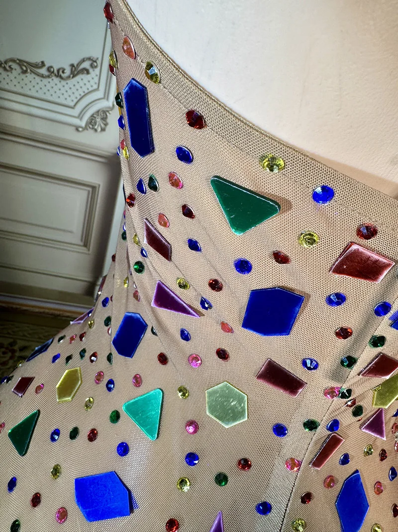 Pescoço cor lantejoulas fino temperamento vestido de noite à beira-mar férias namoro cantor música festival trajes palco vestido de festas