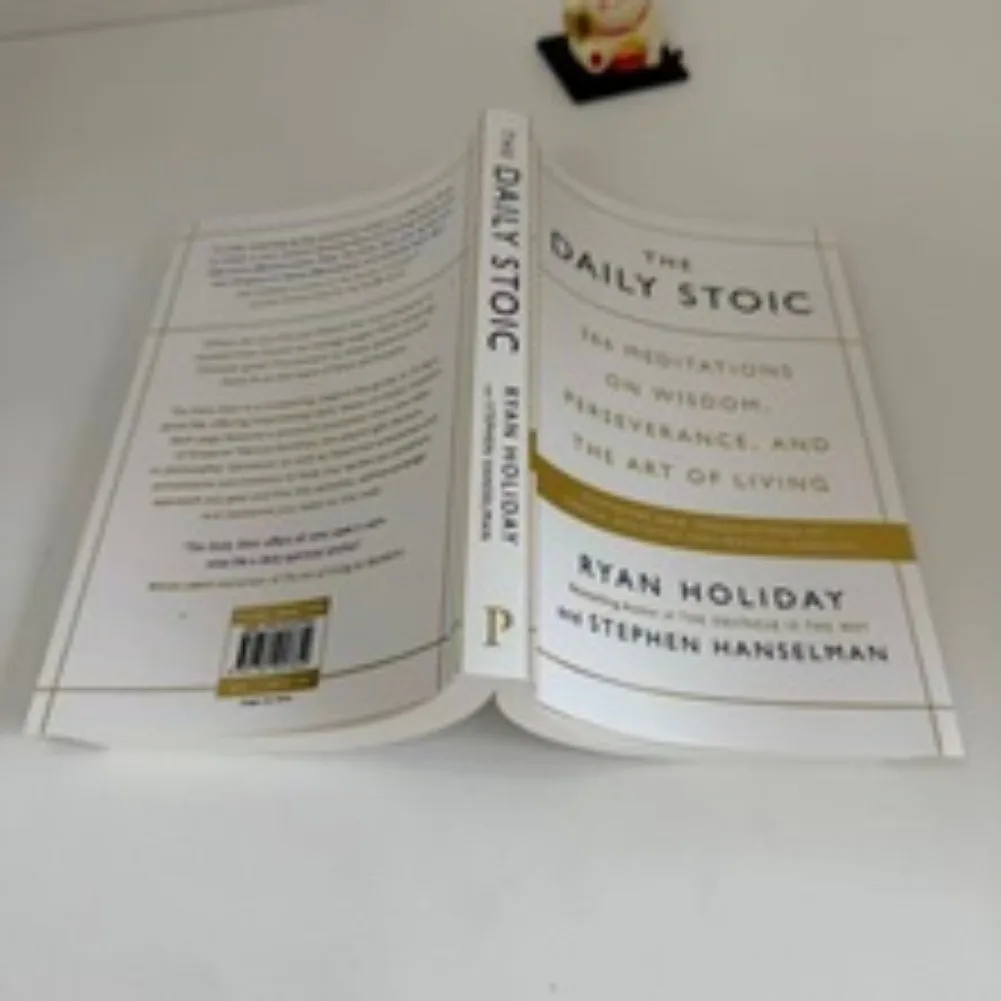 The Daily Stoic بقلم Ryan Holiday 366 Meditations on Wisdom Perseverance and the Art of Living Book Libros