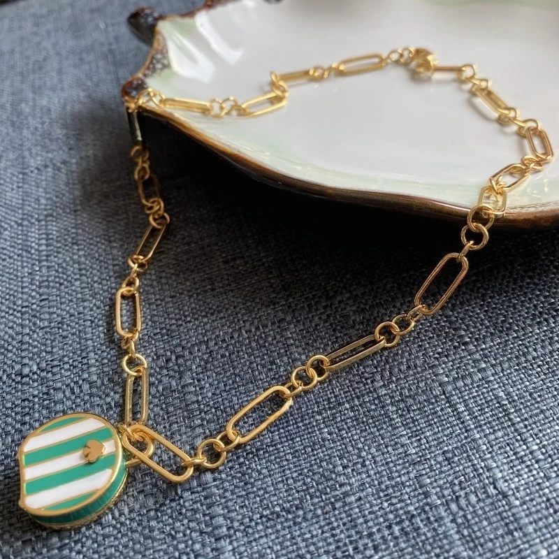 

VKVVA Spring Travel Backpacker Green Enamel Bag Pendant Short Necklace, Minimalist Clavicle Chain Fashion Jewelry for Women