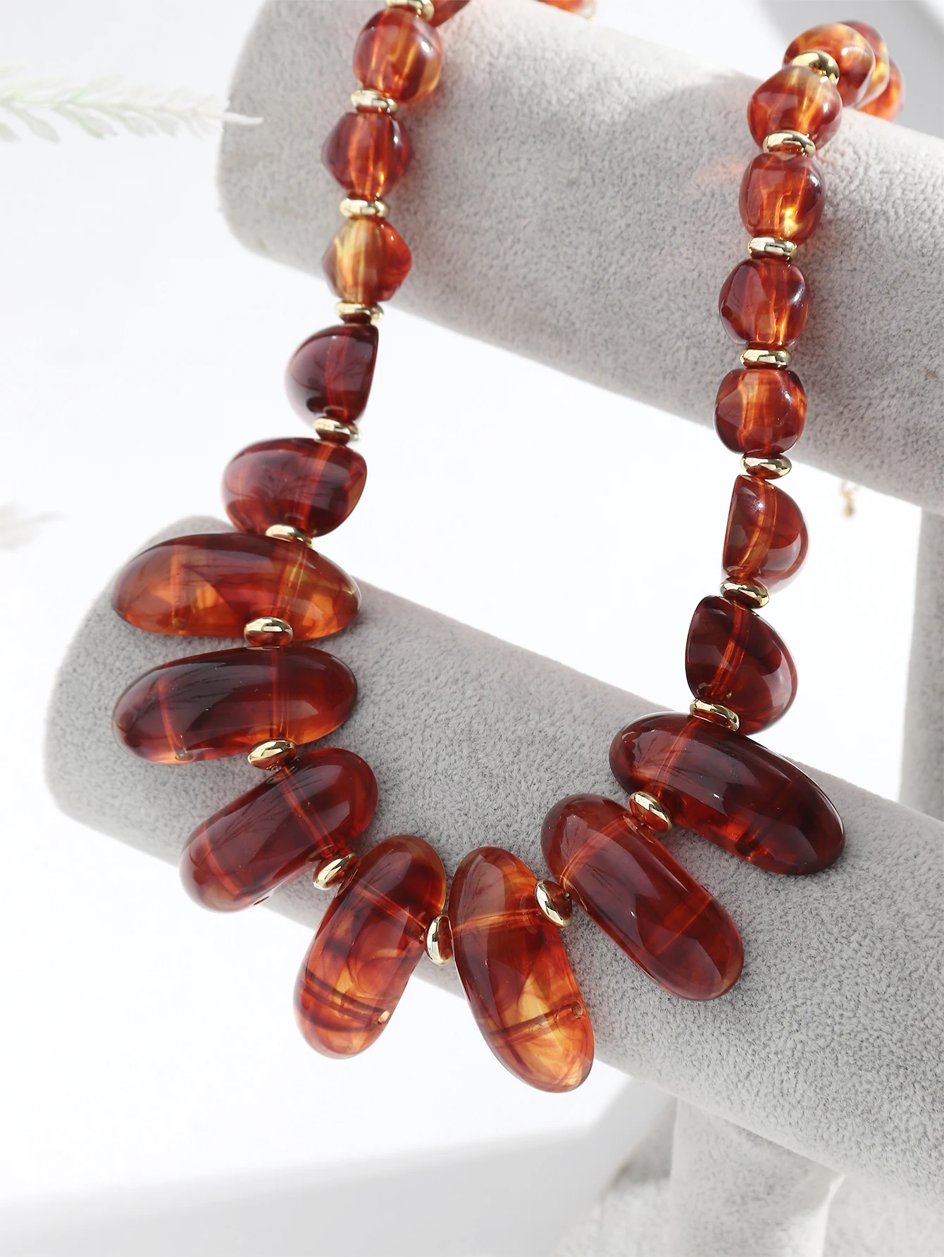 Vintage Maillard Acryl Unregelmäßige Perlen Halsband Halskette für Frauen Bernstein Harz Geometrische Anhänger Halsketten Trendy Winter Schmuck – Detail 4