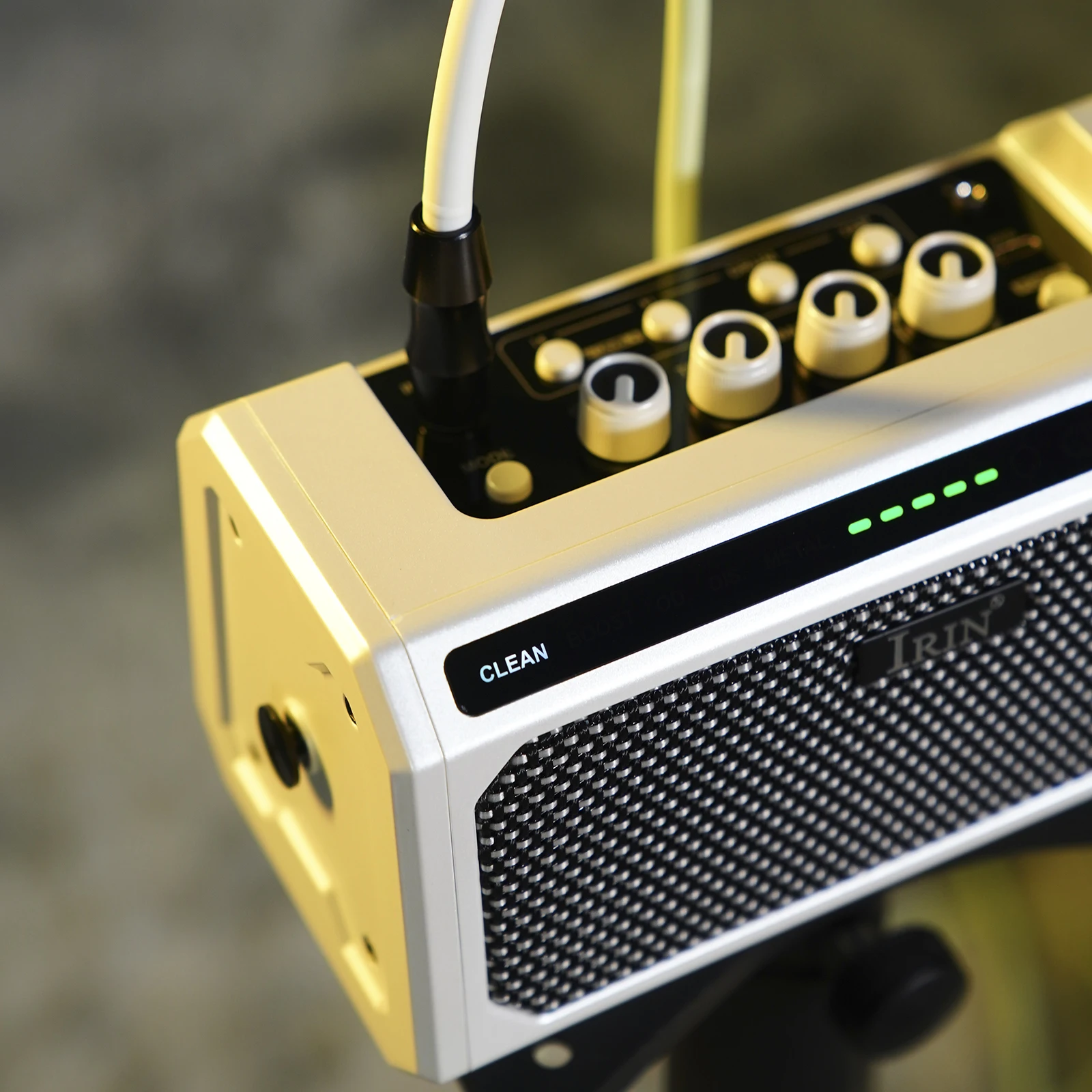 IRIN 10 W Gitaarversterker Oplaadbare AMP-luidspreker met Clean/Delay/Overdrive/Distortion/Metal/Reverb 5 uur batterijduur