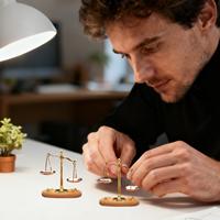 Mini Balance Scale Figurine 1:12 Realistic Creative Kids Science Toys Mini Balance Justice Law Scale Figurine For Bathrooms