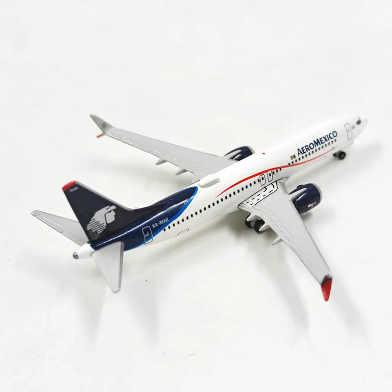 

Модель пассажирского самолета Boeing 737 MAX 8 535595 в масштабе 1:500 из литого под давлением сплава Herpa, для коллекций и демонстрации.