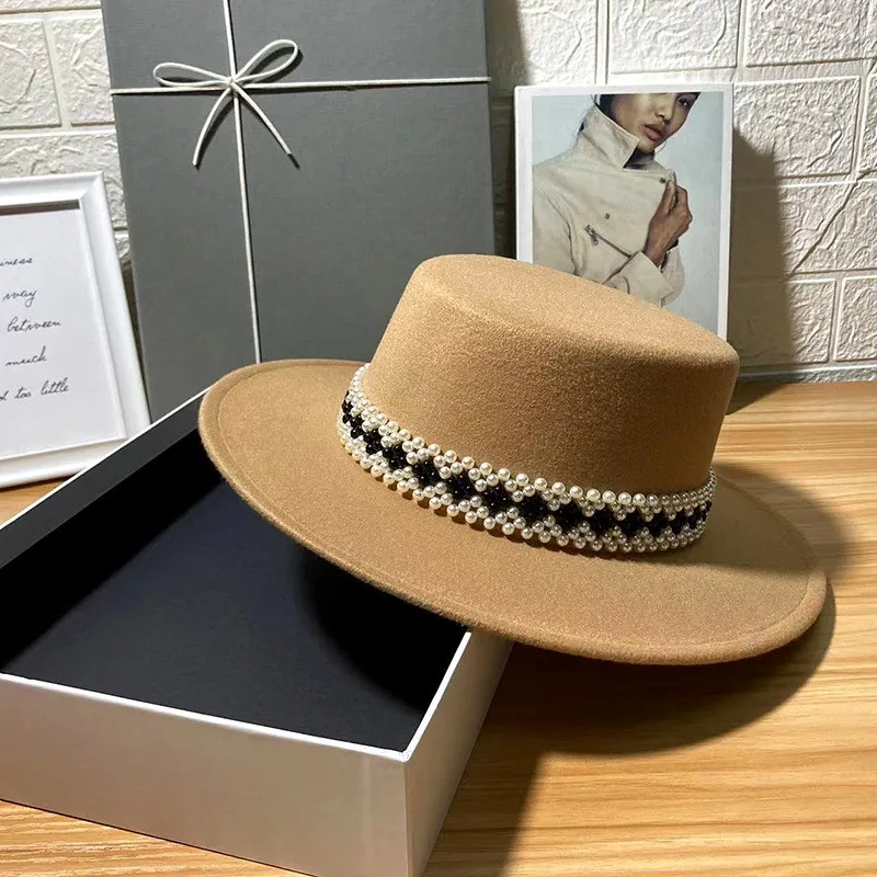 

Simple and versatile flat-topped top hat for children to show off their faces in outdoor street photos Artistic