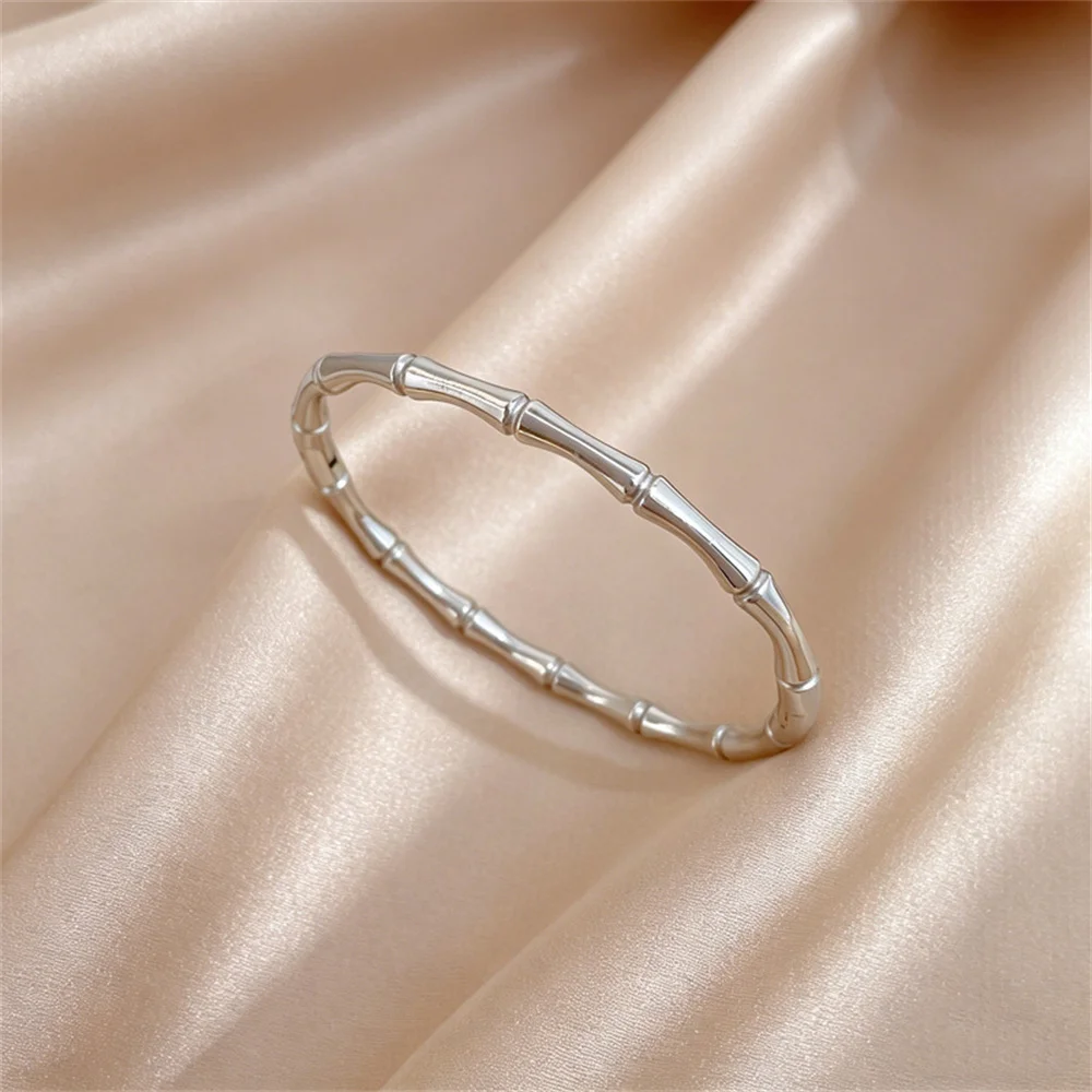 Edelstahl-Armband mit minimalistischem Bambusknoten und glatter Oberfläche für Frauen mit einem hochwertigen Eindruck, vielseitiges Geschenk für den täglichen Gebrauch. – Detail 6