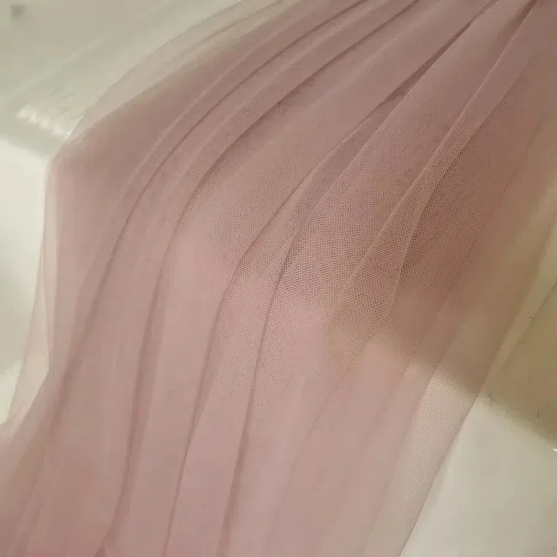 

Высококачественная мягкая сетчатая ткань, черная облегающая свадебная юбка, тон кожи, драпированная ткань телесного цвета для элегантной свадебной одежды