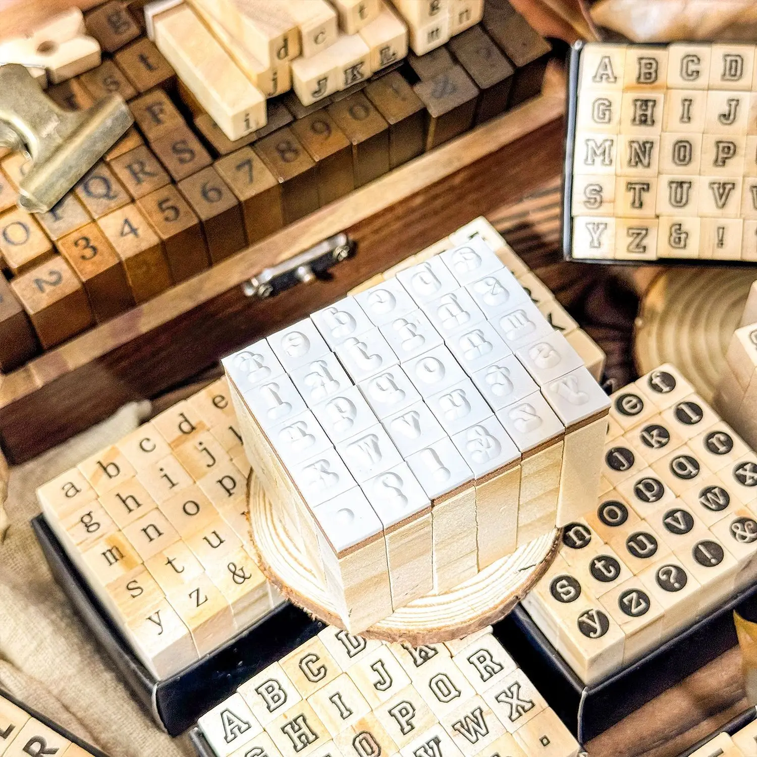 30 حرفًا، طوابع، صناديق ورقية، تغليف، مواد ديكور DIY، طباعة، رسم، وأختام في سلسلة الفضاء الإنجليزية