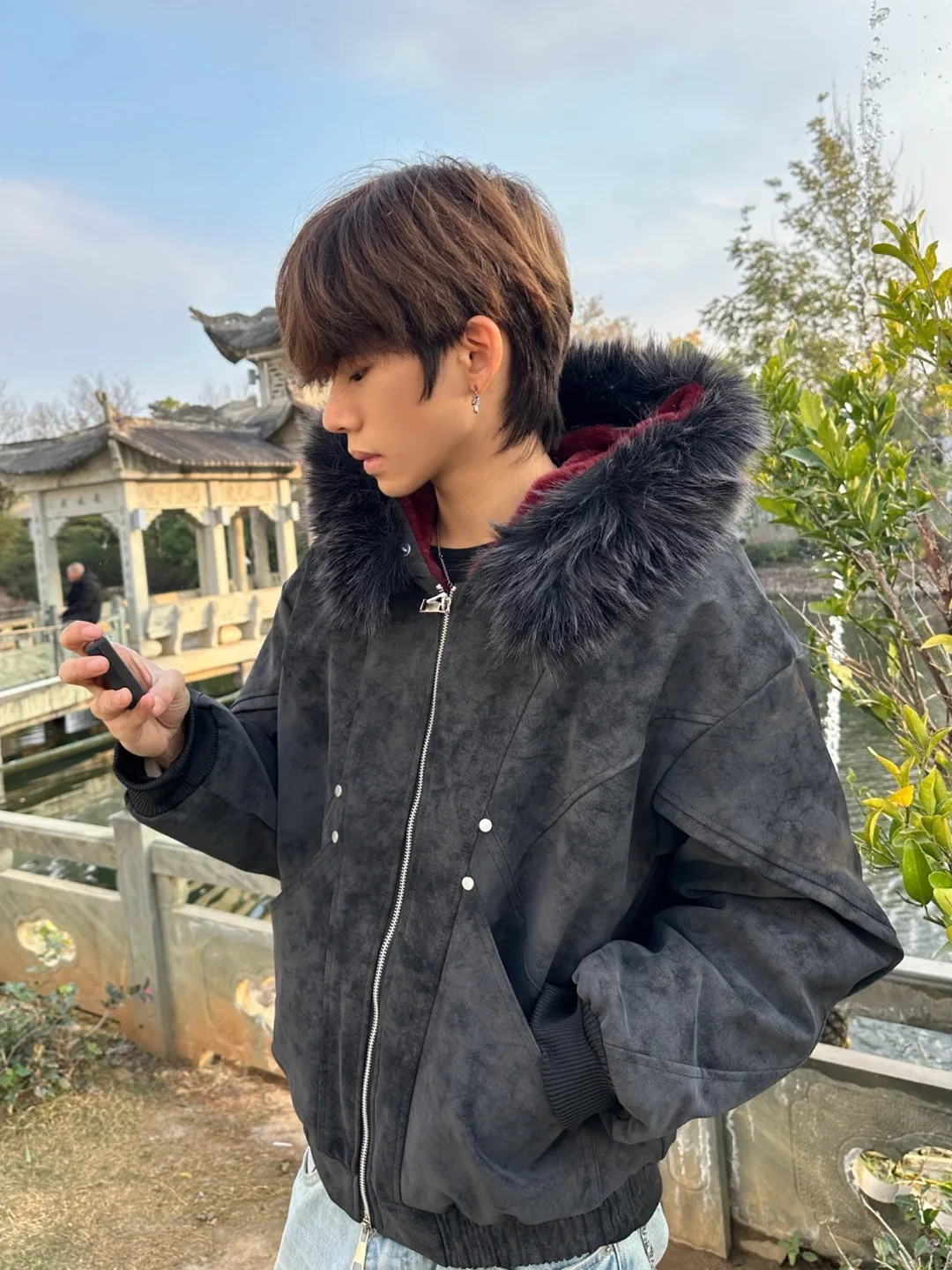 

Мужская утепленная зимняя хлопковая куртка с капюшоном, тай-дай, из искусственной кожи, черно-красная, с внутренней подкладкой Mountain Eagle, теплая, повседневная одежда