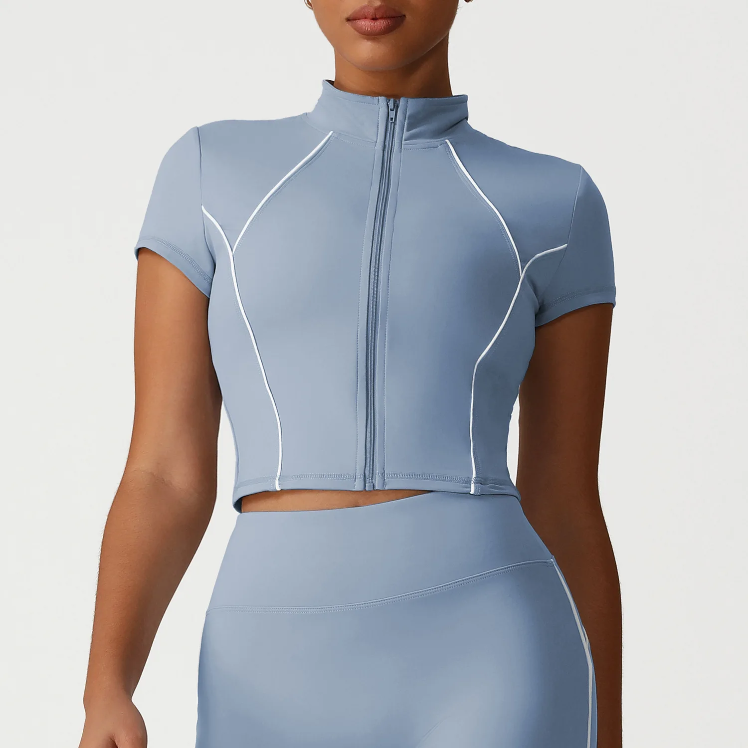 Mileegirl كامل البريدي النساء اليوغا قمصان الوقوف طوق الرياضة المحاصيل القمم قصيرة الأكمام عالية مطاطا رياضة سترة لياقة بدنية تجريب سترة
