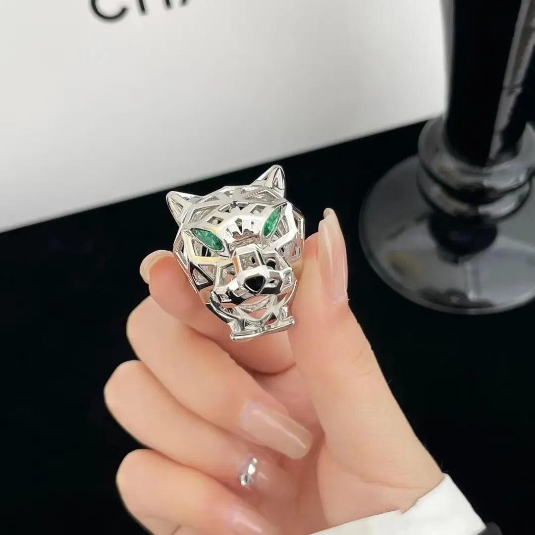 

Luxury Cool Hollow Tiger Leopard Head Ring Green Cubic Zircon Inlaid Unisex Party Jewelry Gift