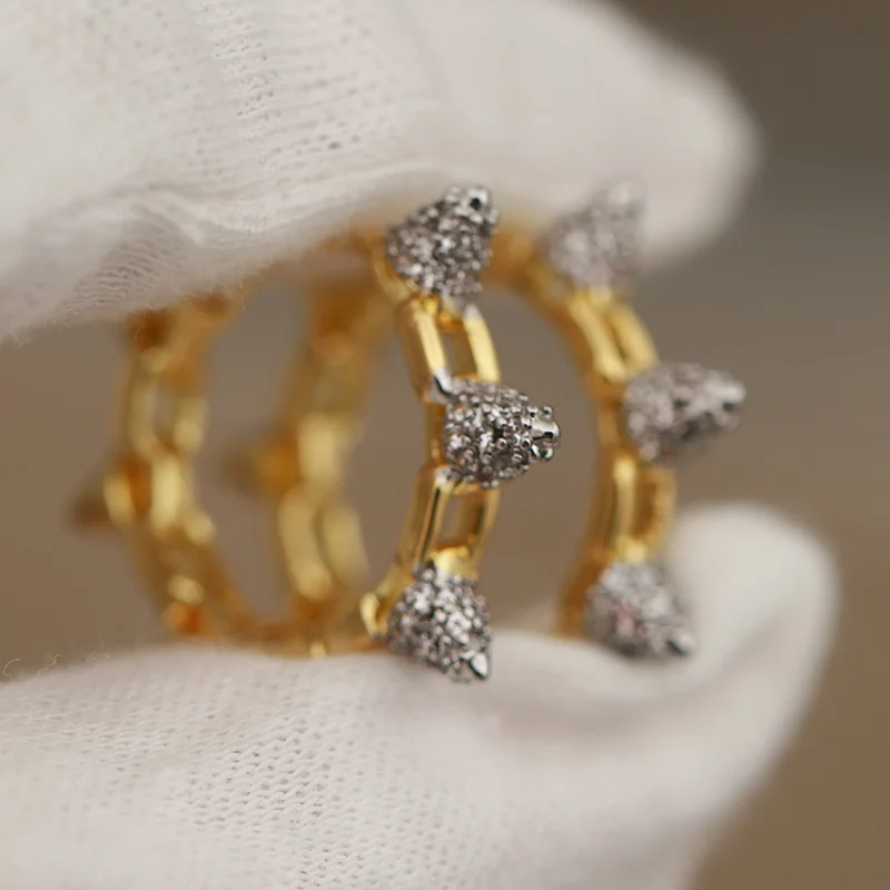New Sight Design Woven Unique Crystal Stud Earrings for Women Fashion Brand Brand Jewelry Delicate Metal Zirconia Earrings