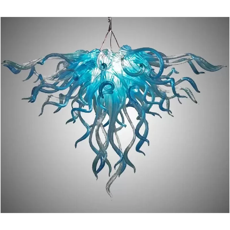 

High-end hand-blown glass chandeliers provide size and color customization services to meet individual needs