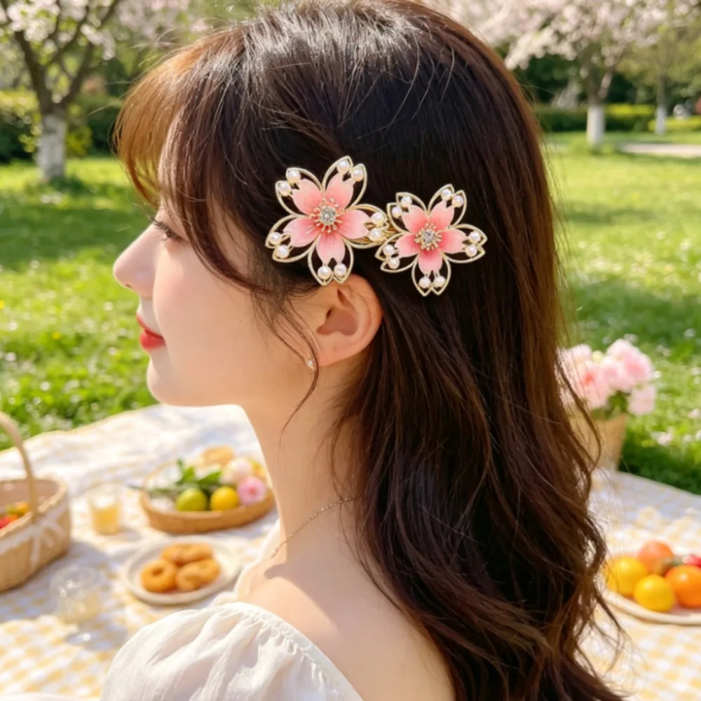 

Заколка для волос «Сладкая вишневая цветушка» для женщин, весенне-летняя, для боковых прядей, в стиле «утиный клюв», повседневная, милая, из сплава, аксессуар для волос