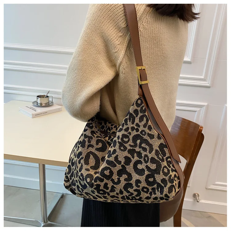 Casual Women Shoulder Bags Leopard Canvas Hobo Bag Female Large Capacity Messenger Bags Soft Crossbody Handbag for Women