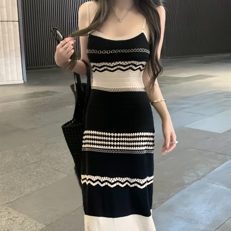 Korean Casual V-neck Contrasting Knitted Striped Dress for Women's Summer 2024 New Slim Fit and Buttocks Wrapped Dresses