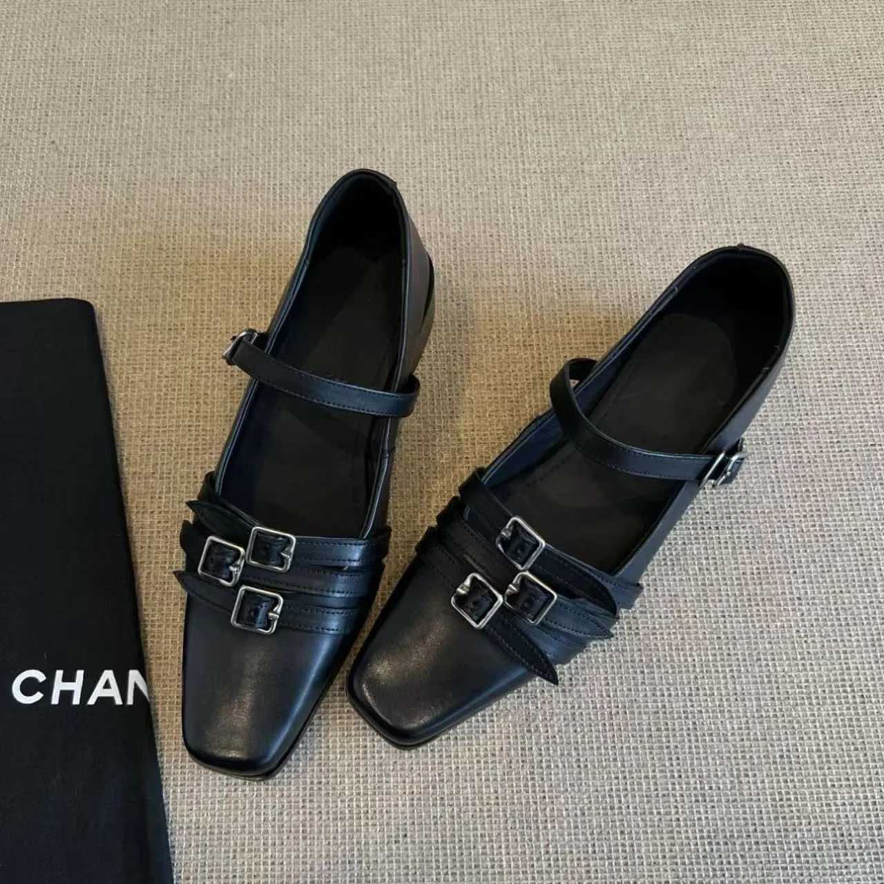 

Женские туфли на толстом каблуке с маленьким квадратным носком, осень 2023, новый стиль, туфли Мэри Джейн с одной пряжкой, маленькие кожаные туфли