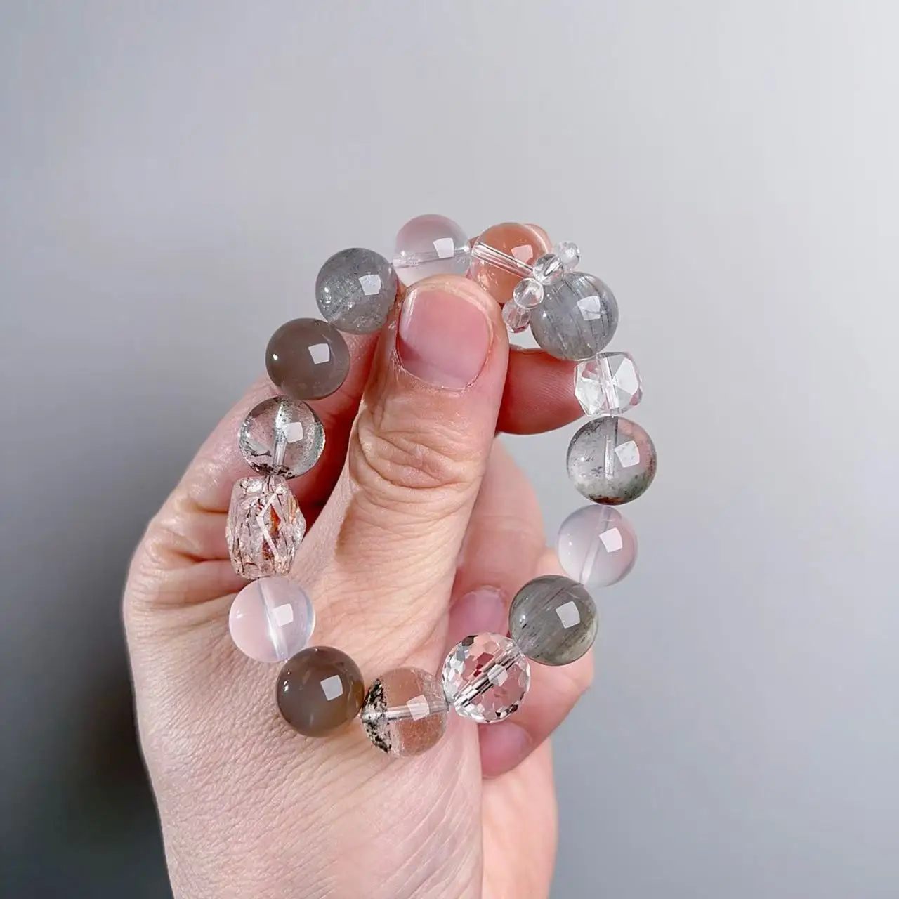 

Natural colored rabbit fur, strawberry, super seven crystal bracelet, light luxury fashion women's bracelet