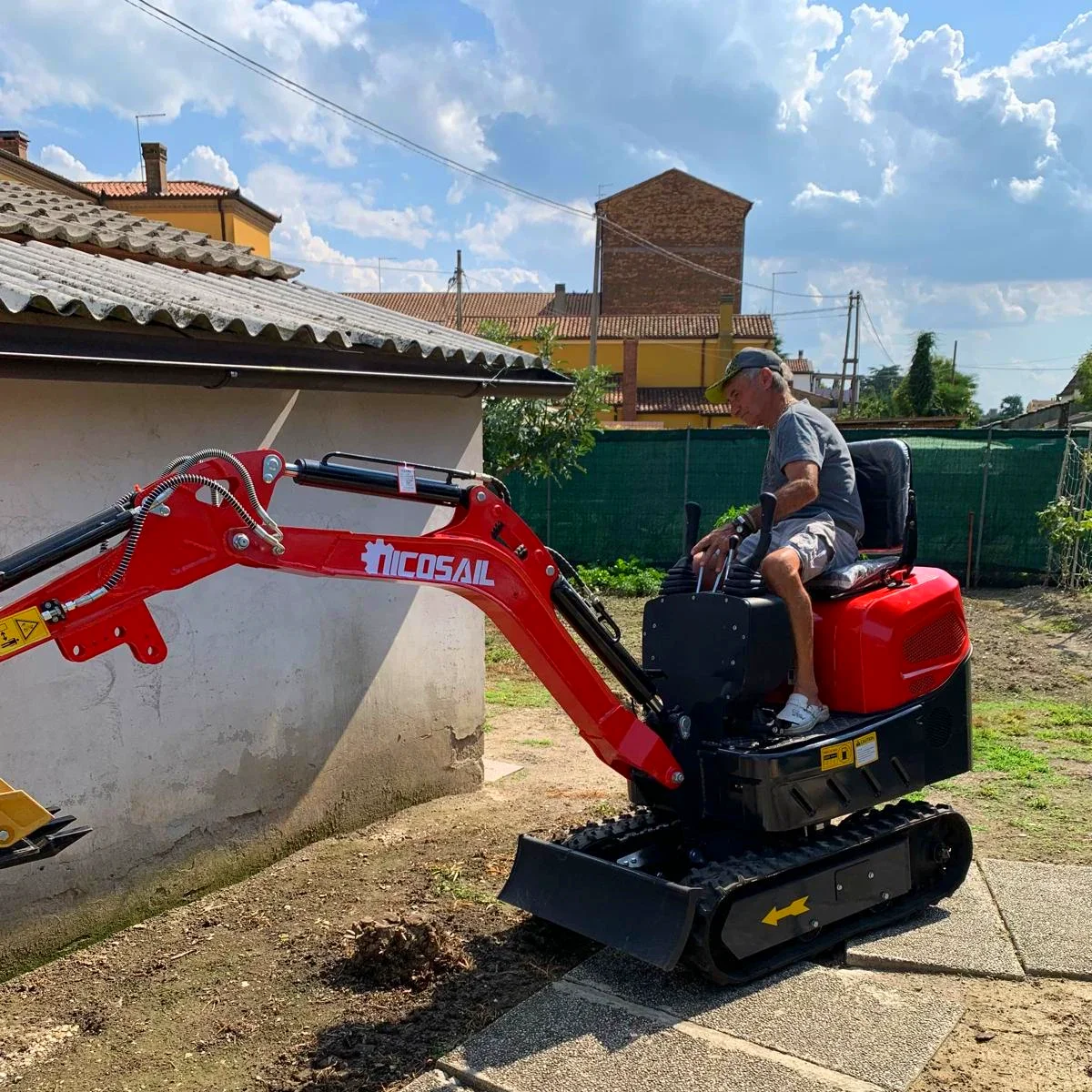 

Nicooil Mini Excavator Kubota Engine Compact Mini Excavator 1.2T Optional Crusher Hammer and Deep Ditch Bucket