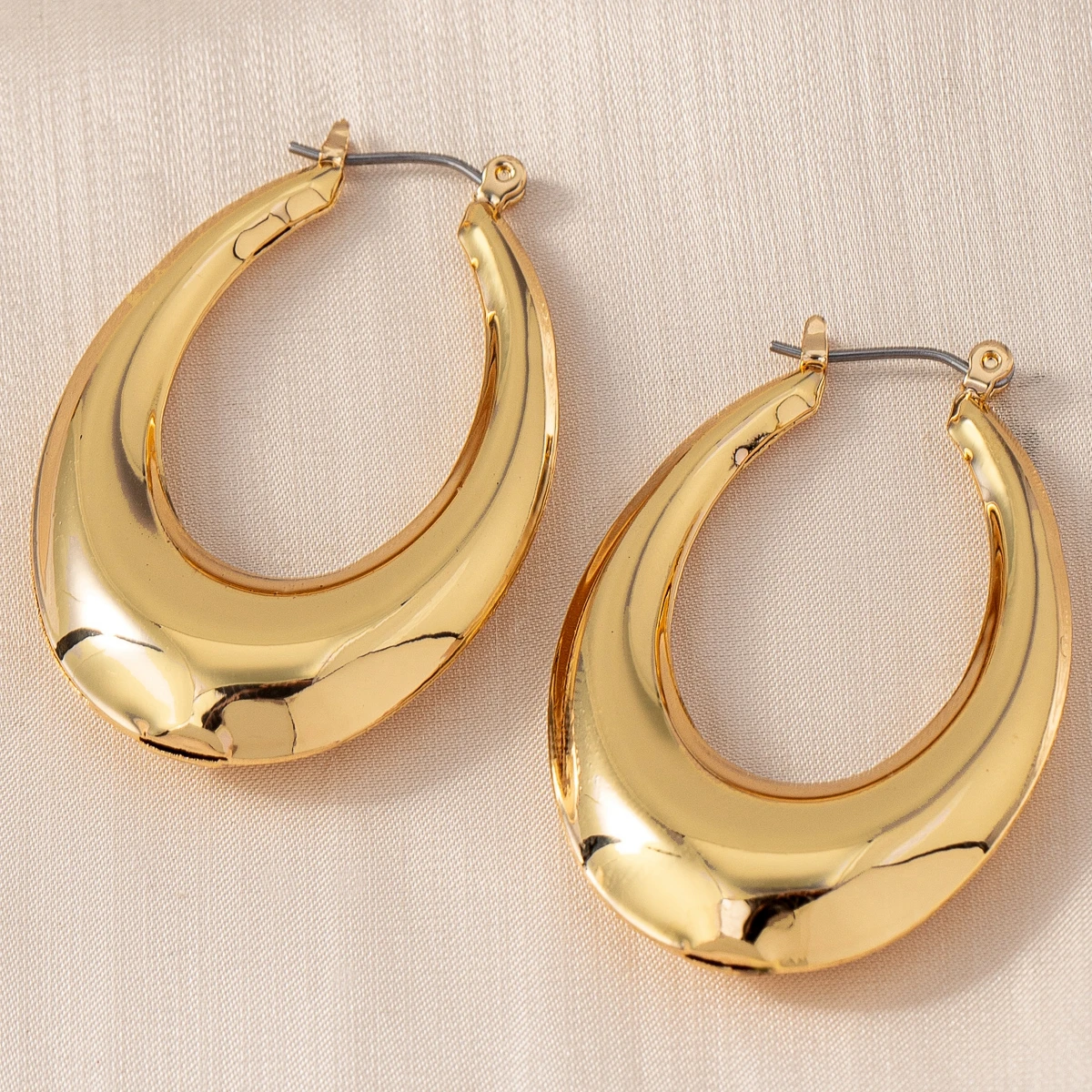 Women's Hoop Earrings with a Smooth Surface and Welded Design, Simple Hoop Earrings Suitable for Daily Wear and Parties image 4