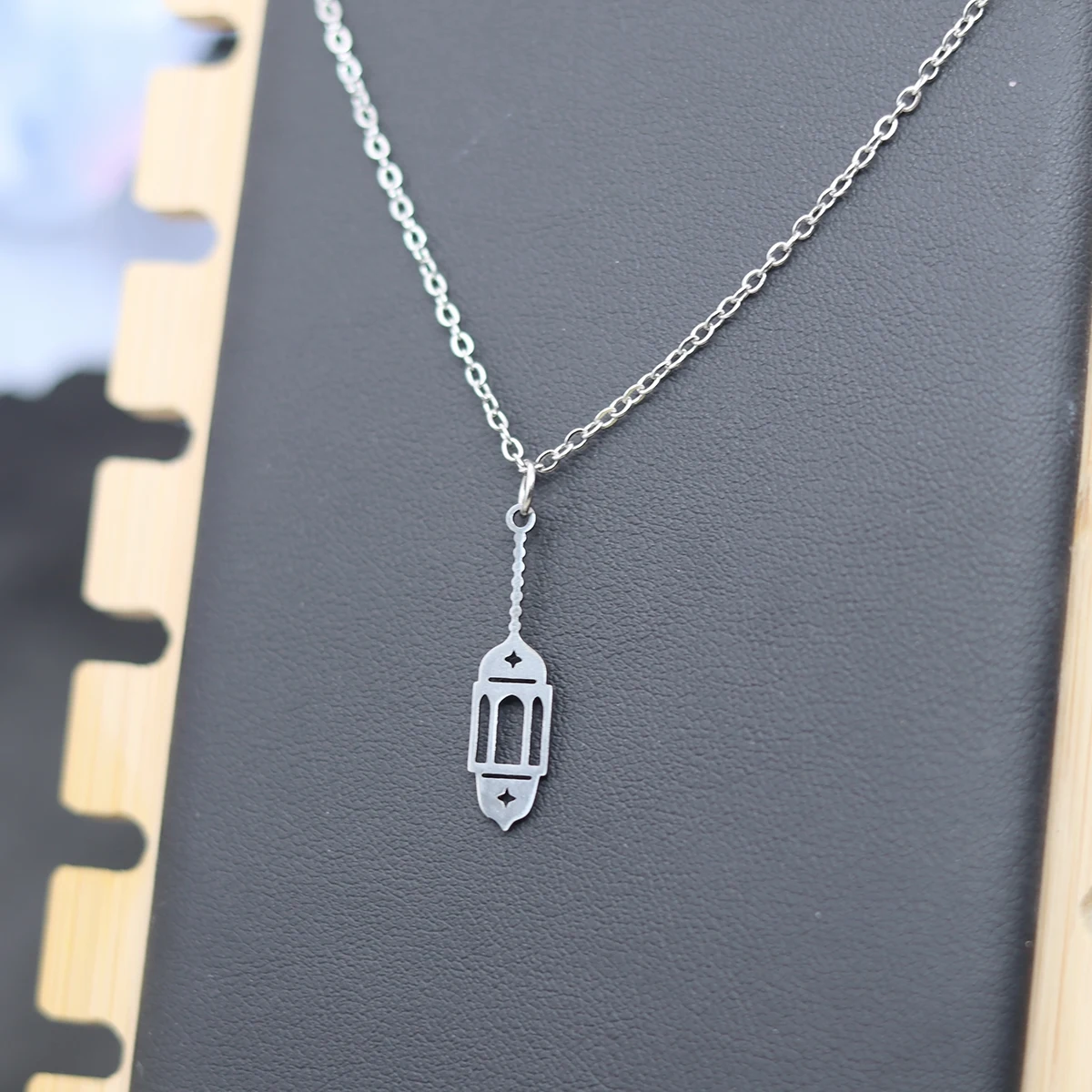 Kinitial Ceiling Lamp Hollow Hanging Cross Necklace Stainless Steel Window Porch Garden Shadow Lantern Art Decor Pendant Choker