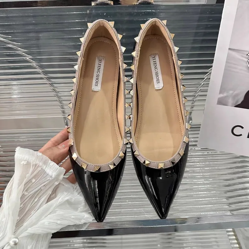 Pointed Single Shoes for Women Shallow Mouth Spring and Autumn Rivets Patent Leather Soft Soled Inner Elevating Shoes