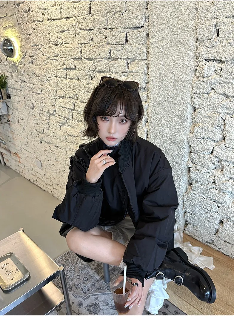 Parki damskie dziewczęce krótkie zimowe z bio-bawełny pikowane zapinane na guziki z falbankami miejskie eleganckie modne niezwykłe klasyczne wyrafinowane wyraziste 2025