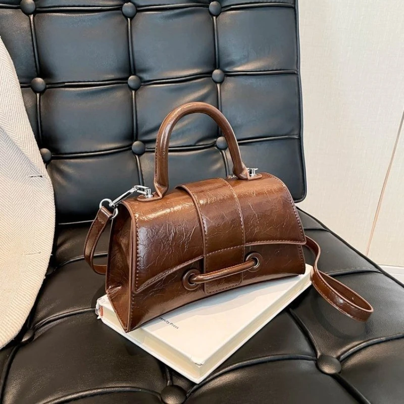 حقيبة سرج نسائية متعددة الاستخدامات لربيع 2026 على شكل ساعة رملية عصرية وعصرية بكتف واحد حقائب كروس للركاب #4