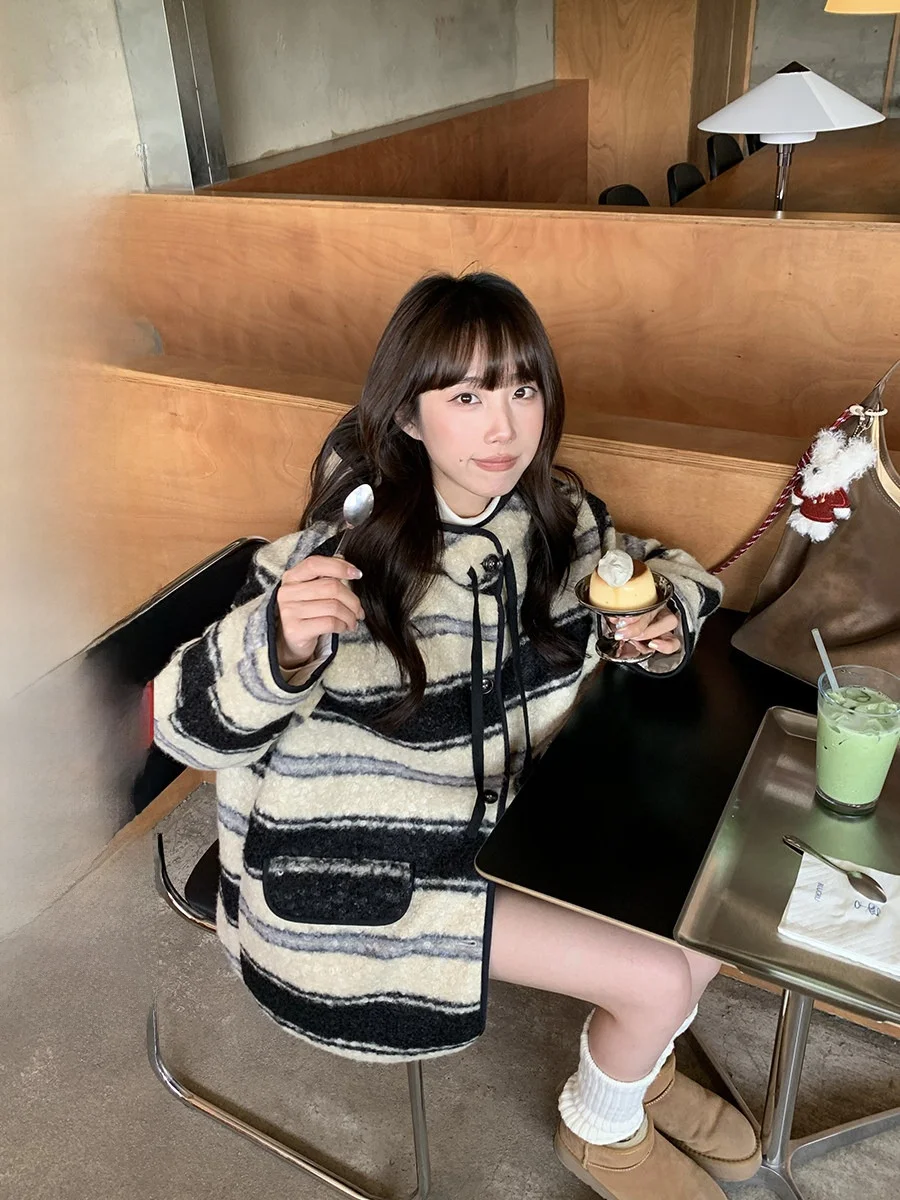 

Винтажный полосатый женский кардиган в университетском стиле с контрастными вставками из овечьего меха, хлопковое пальто на осень-зиму