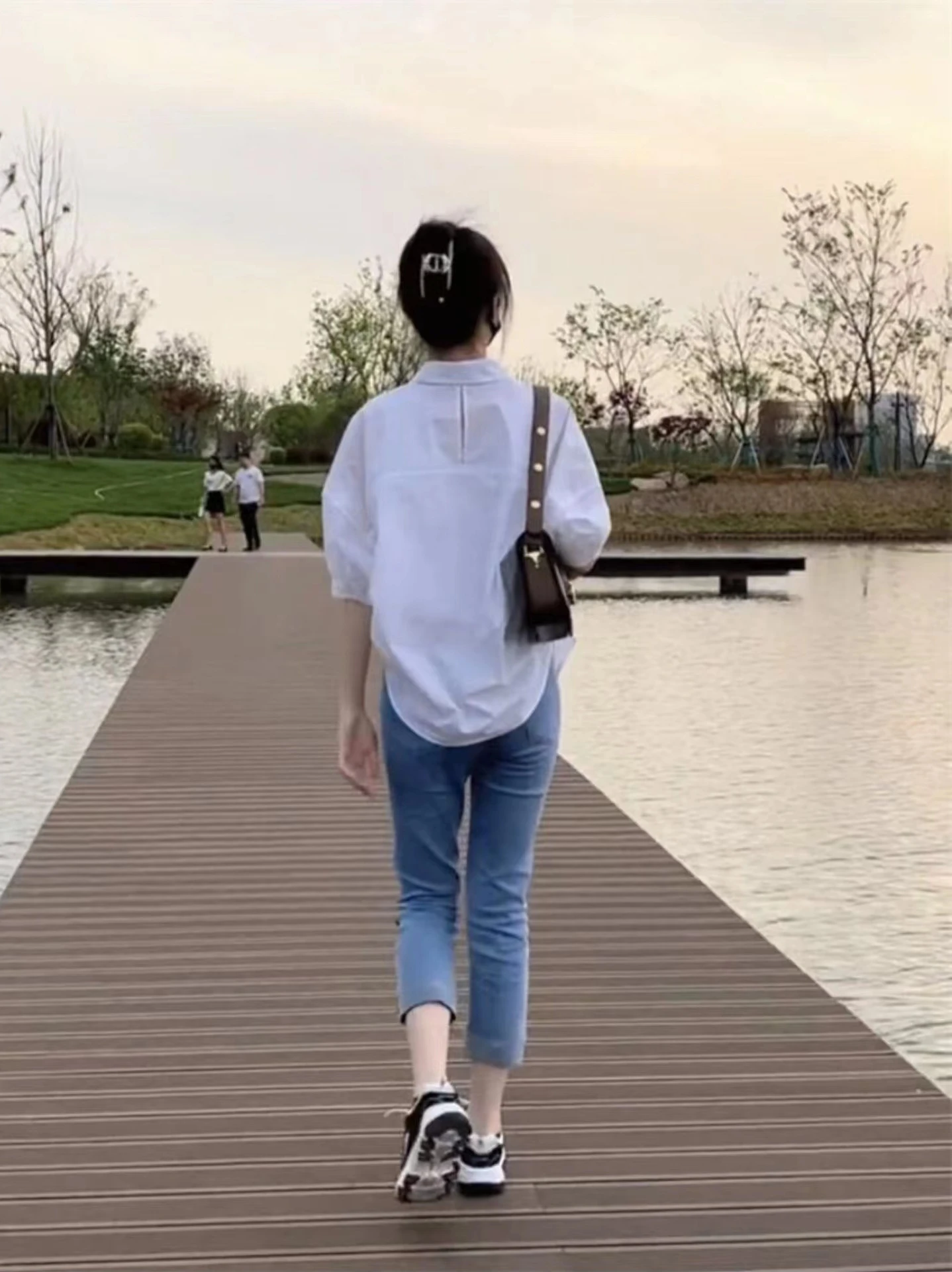 패셔너블한 안티에이징 여름 세트 여성용 하이웨이스트 슬리밍 데님 9피스 투피스 슈트 홍콩 스타일