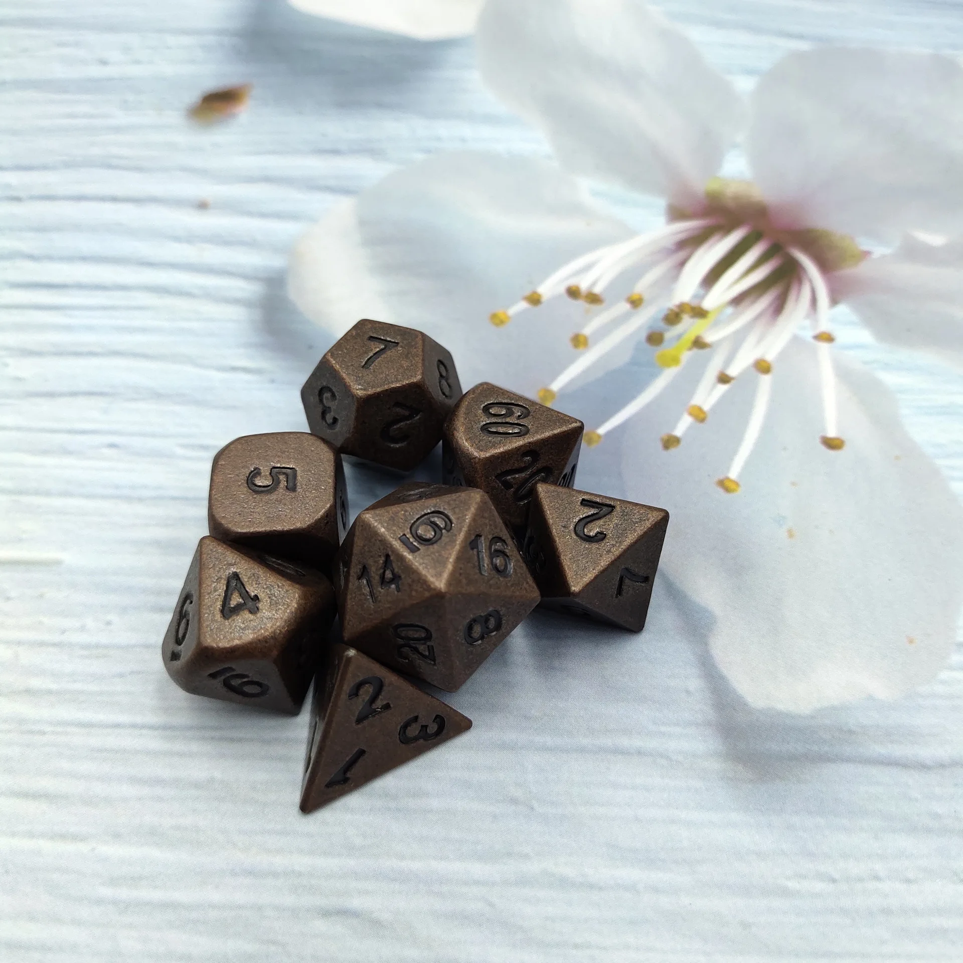 

Набор гальванических игральных костей для ролевых игр DND, металлические многогранные игральные кости, геометрические кости для подземелий и драконов для настольных игр