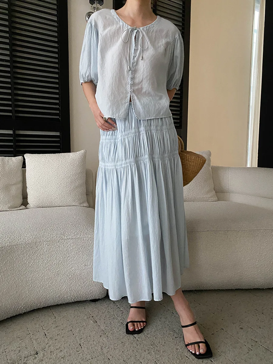 Sommerliches Damen-Set: Lässiges, einfarbiges, französisches Spitzenhemd mit kurzen Ärmeln und plissiertem, elastischem Rock mit hoher Taille – Detail 34