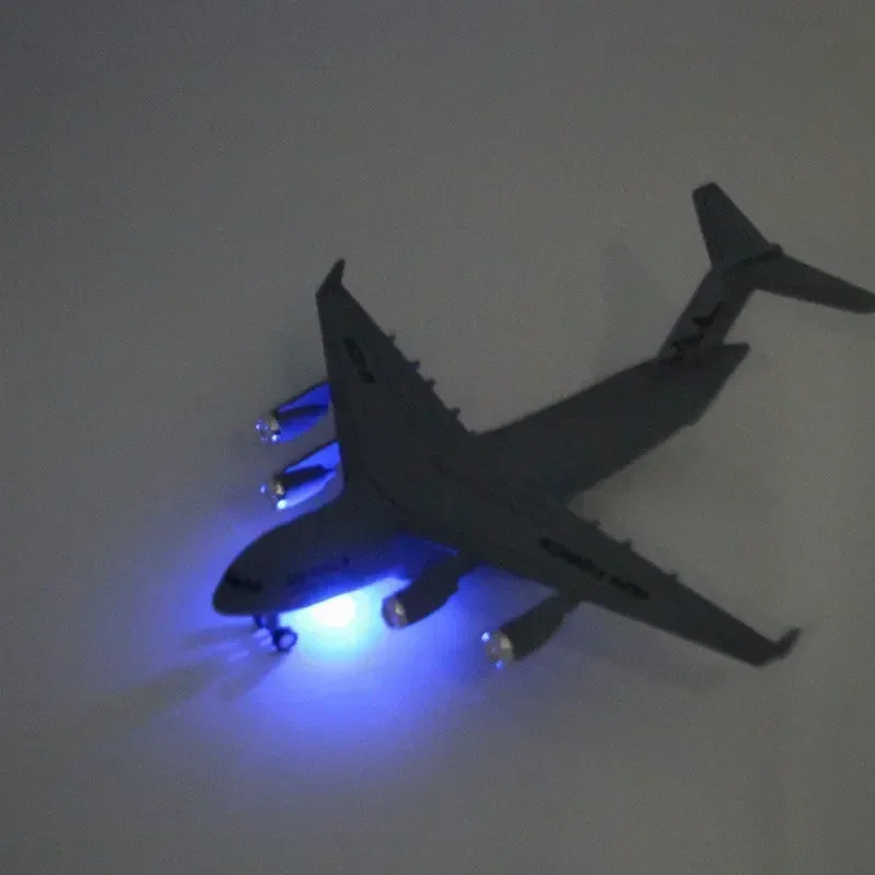 

Электронный звук и свет C-17, модель силового транспортного самолета, модель из сплава, коллекция военных самолетов для энтузиастов, подарок на день рождения, игрушка
