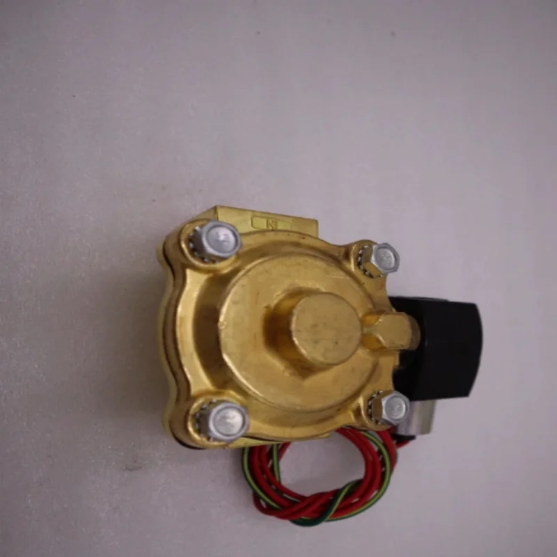 

Совершенно новый оригинальный электромагнитный клапан EFG551H401MO EFG551H402MO EF8320G202 EF8320G200 EF8320G174 EF8210G004