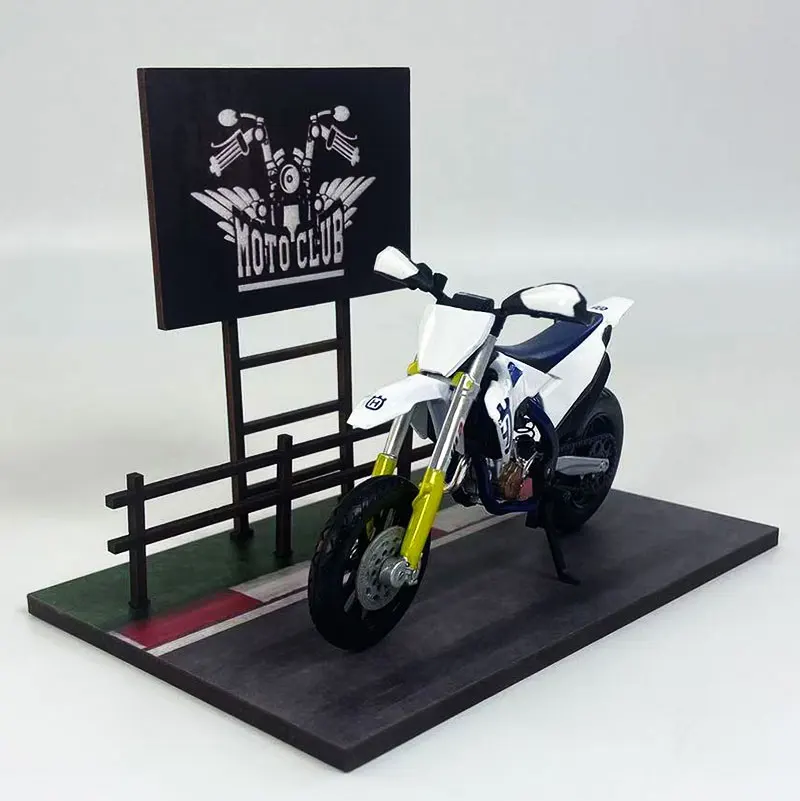 Bburago 1:18 Husqvarna FS450 Supermoto Diecast Alloy Bike Model with Scene Base Background Motorcycle club  moto