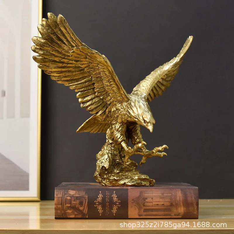 Resin Eagle Ornament Model Golden Feng Shui Falcon Statue European Animal Collections Living Room Table Decoration Accessories