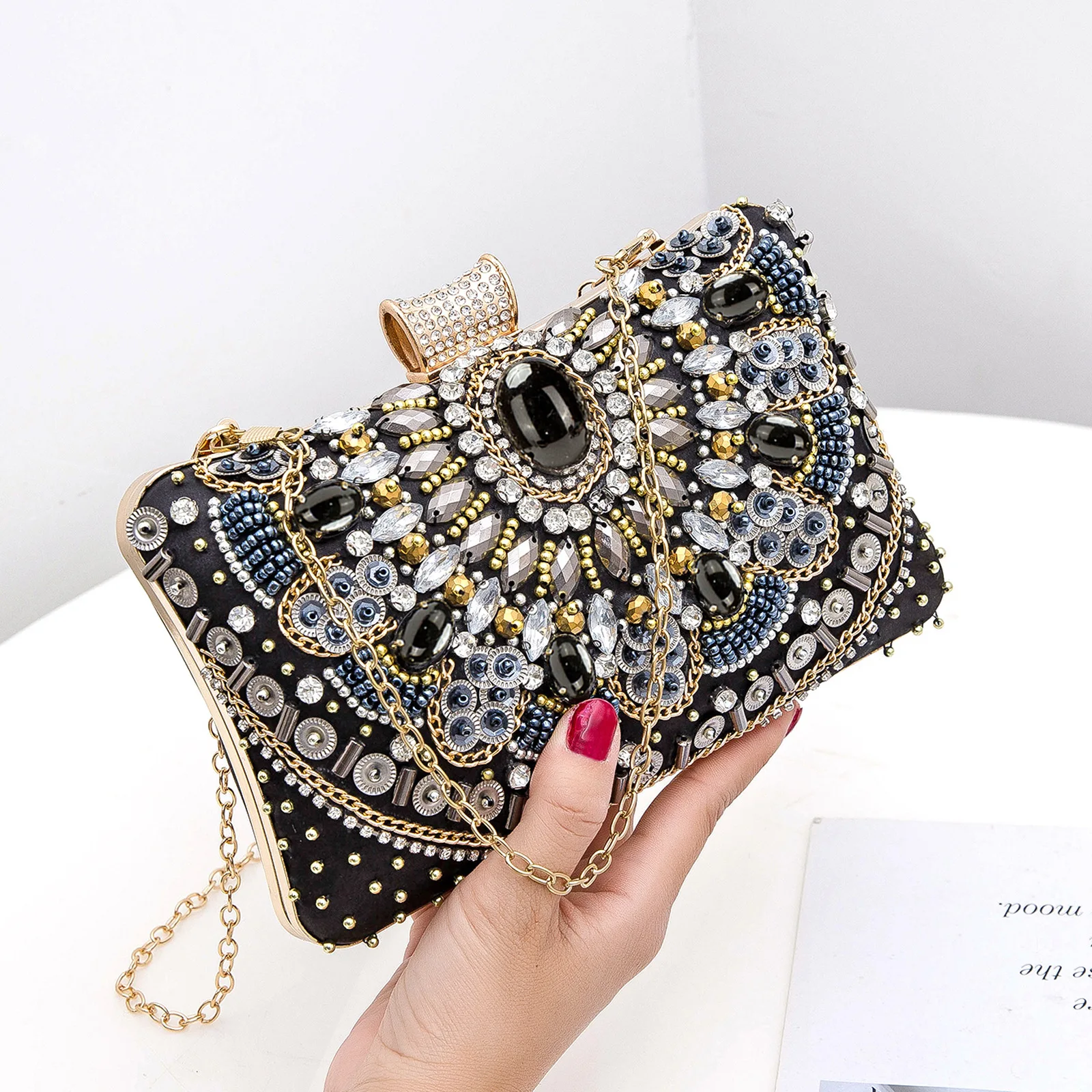 

Fashionable Vintage Beaded Women's Handheld Evening Clutch for Weddings and Banquets Handmade with Rhinestones